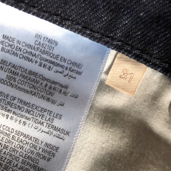 💙BCBG MaxAzria Crop Jean💙 - Picture 5 of 7